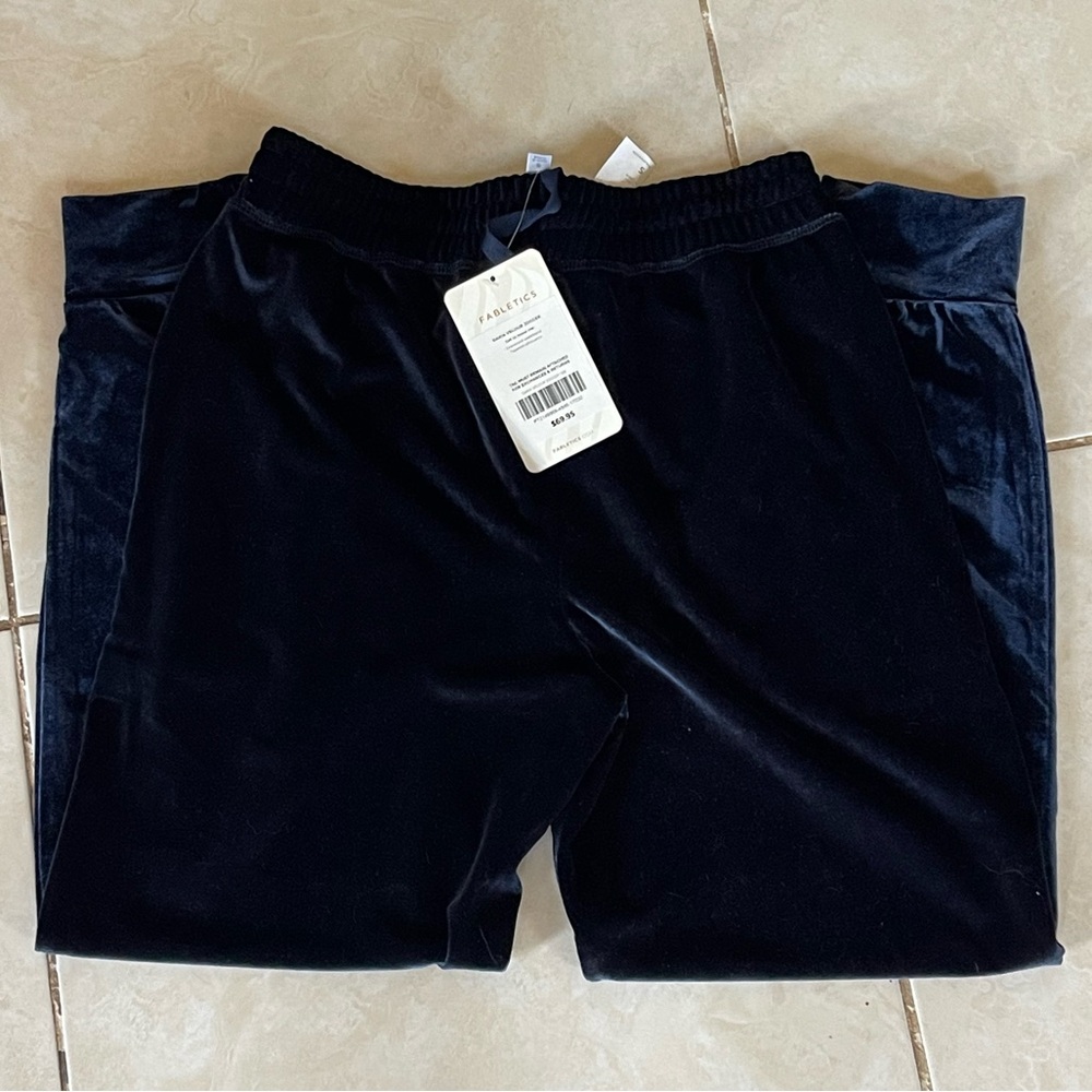Fabletics Daria Velour Jogger. Brand new, never used
